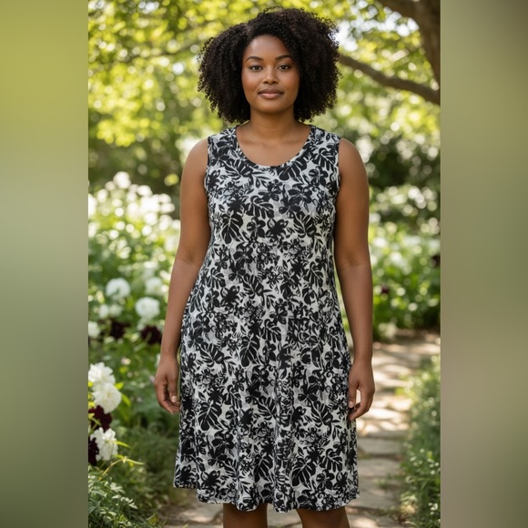 Briggs New York Dresses & Skirts - Briggs New York Black & White Floral Midi Sheath Dress